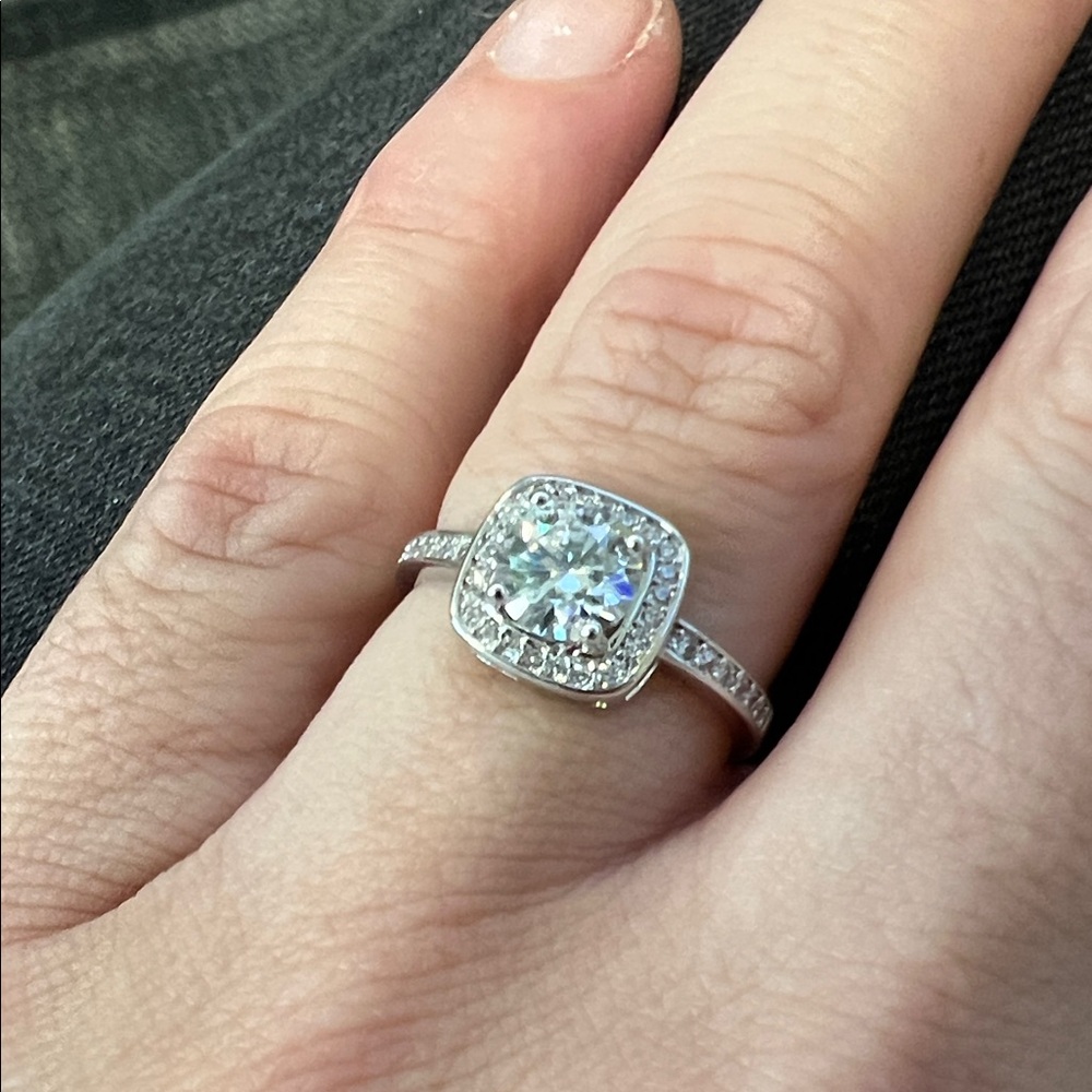 Gorgeous 1ct Moissanite Ring - Size 8 - Picture 6 of 7